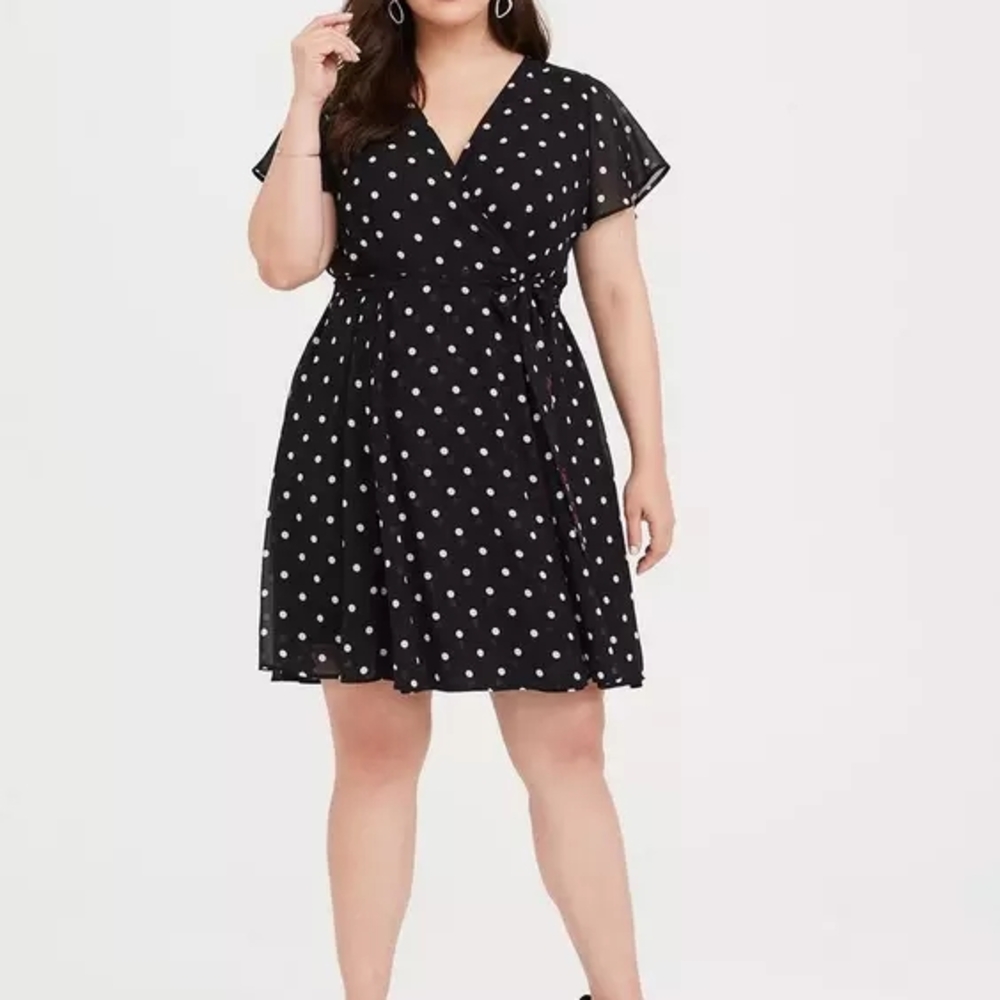 Disney Minnie Mouse Black Signature Tie Dot Wrap Dress - Torrid - Size 18